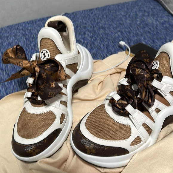 Used shoes I have worn them 1 time tight fit to the side of my feet - Picture 7 of 12